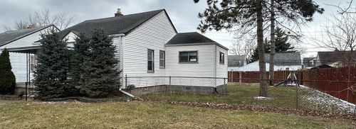 22046 Cushing Ave, Eastpointe, MI, 48021-2431 | Card Image