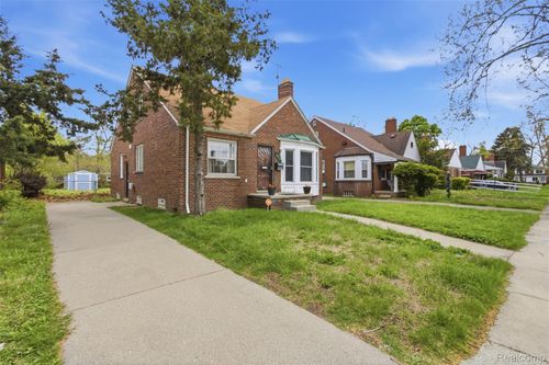 18260 Strathmoor St, Detroit, MI, 48235-2560 | Card Image