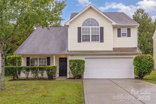 9135 Simonton Dr, Charlotte, NC, 28269-8007 | Card Image