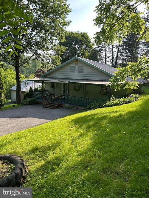 344 N Galen Hall Rd, Wernersville, PA, 19565-9322 | Card Image