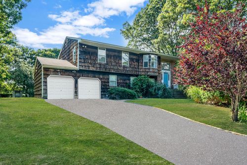 10 Eason Dr, Ridge, NY, 11961-3106 | Card Image