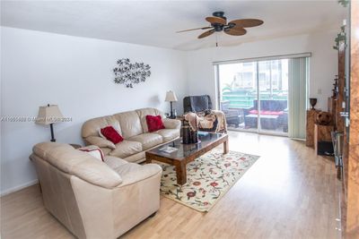 207 - 5790 Stirling Rd, Condo with 2 bedrooms, 2 bathrooms and null parking in Hollywood FL | Image 3