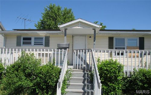 209 W 2nd South Street, Mount Olive, IL, 62069 | Card Image