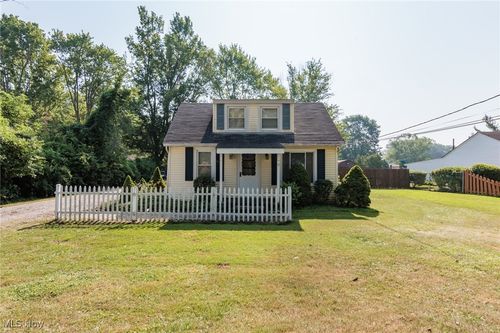 6427 Mackenzie Rd, North Olmsted, OH, 44070-4911 | Card Image