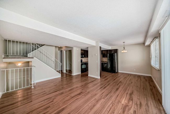 1003 - 2200 Woodview Drive Sw, Home with 2 bedrooms, 1 bathrooms and 1 parking in Calgary AB | Image 5