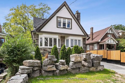 lower-69 Hillcrest Dr, Toronto, ON, M6G2E5 | Card Image