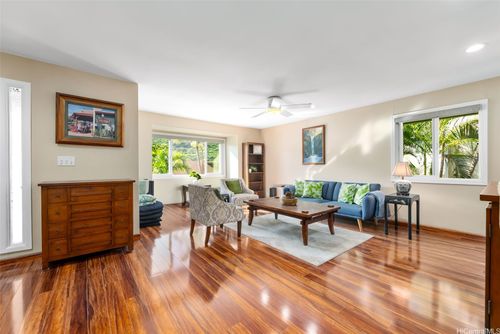 1357 Kaeleku St, Honolulu, HI, 96825-3003 | Card Image