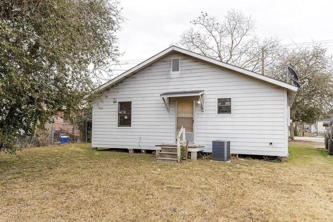408 S Live Oak St, House other with 2 bedrooms, 1 bathrooms and null parking in Mathis TX | Image 8