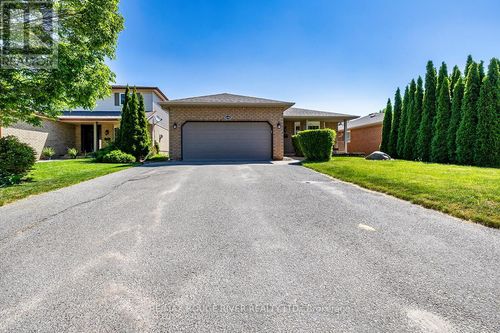 640 Pinewood Dr, Peterborough, ON, K9K1L2 | Card Image