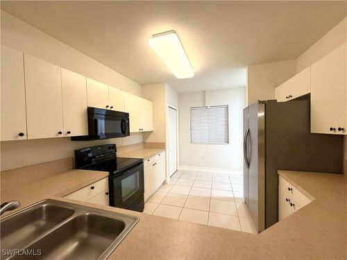 8-101-7819 Regal Heron Cir, NAPLES, FL, 34104-5942 | Card Image