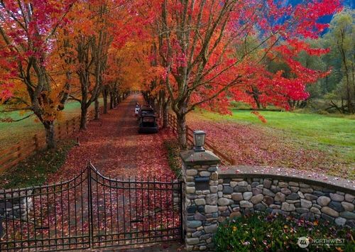 8100 428th Ave Se, Snoqualmie, WA, 98065-9416 | Card Image