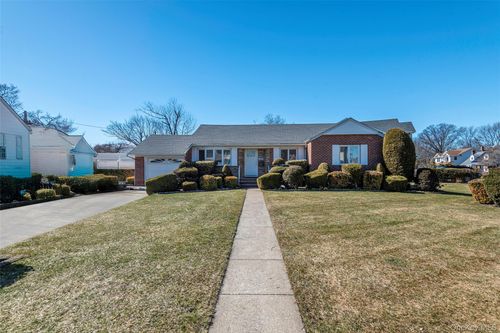 1070 Maple Ln, New Hyde Park, NY, 11040-2306 | Card Image