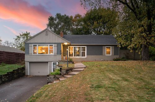 2075 Dorothy Ave, White Bear Lake, MN, 55110-4719 | Card Image