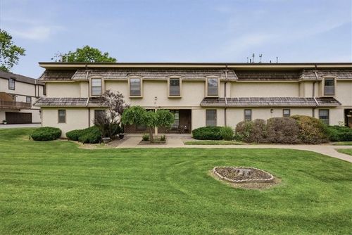 10236 Cedarbrooke Ln, Kansas City, MO, 64131-4210 | Card Image