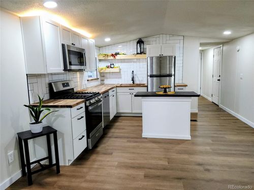 221 W 57th St, Loveland, CO, 80538-1102 | Card Image