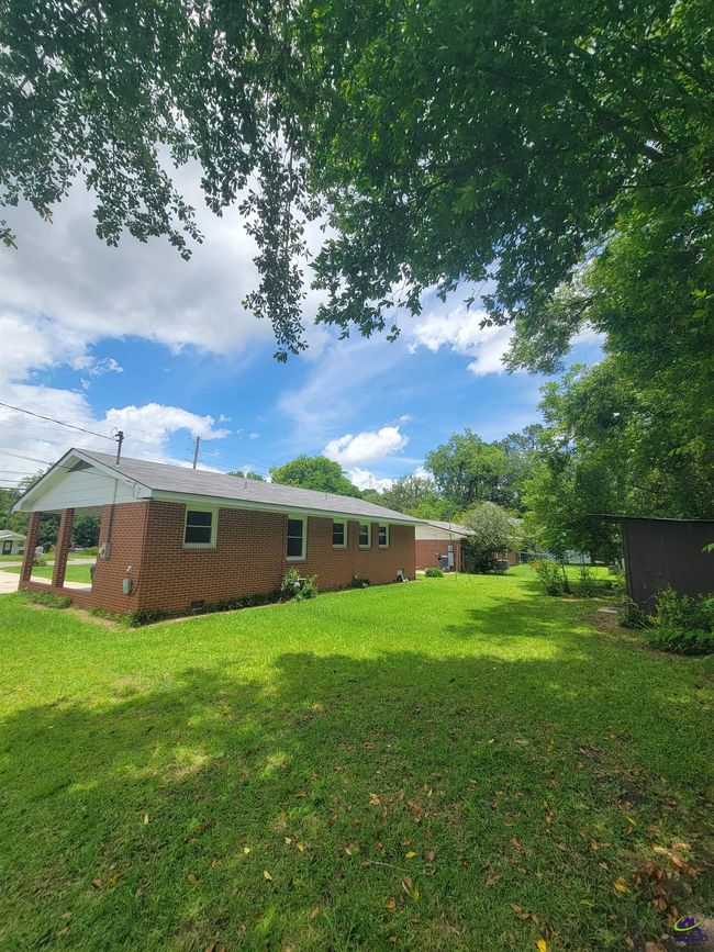 197 W Dykes St, House other with 2 bedrooms, 1 bathrooms and null parking in cochran GA | Image 5