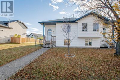 9501 Lakeland Dr, Home with 3 bedrooms, 2 bathrooms and 2 parking in Grande Prairie AB | Image 1