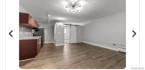 1050 N N Adams #201, Birmingham, MI, 48009 | Card Image