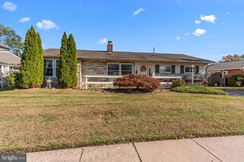 34 Tulip Ln, LEVITTOWN, PA, 19054-2220 | Card Image