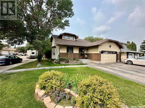 1573 Devonshire Dr N, Regina, SK, S4X4A1 | Card Image
