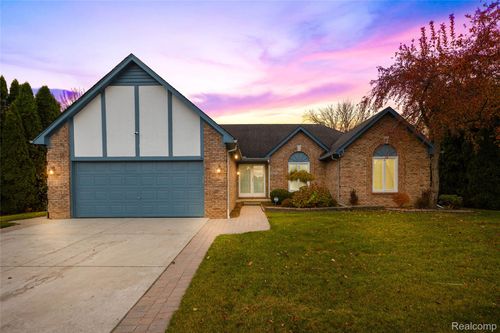 53071 Gregory Dr, Macomb, MI, 48042-5705 | Card Image