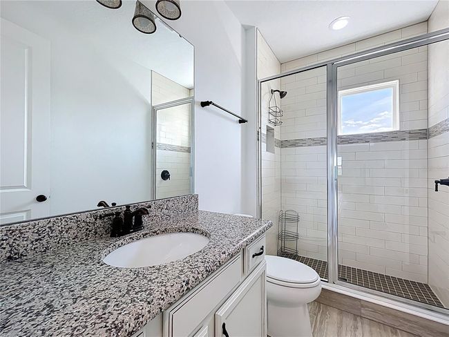 Upstairs Full Bath | Image 31