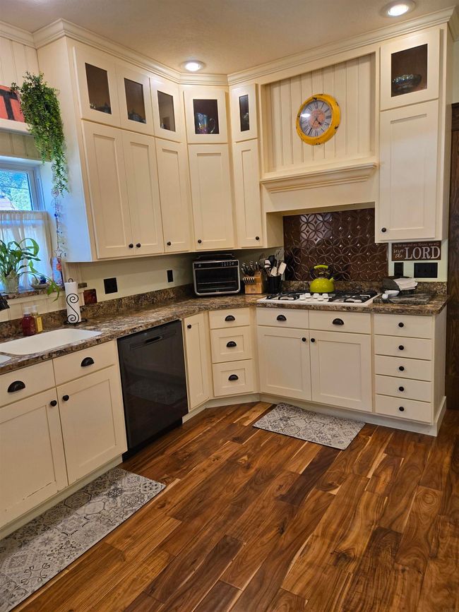 511 2 Nd St W, House other with 3 bedrooms, 2 bathrooms and null parking in Cresco IA | Image 16