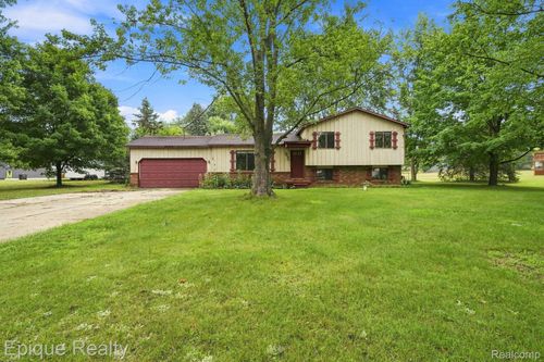 8534 Tim Tam Trl, Flushing, MI, 48433-8805 | Card Image