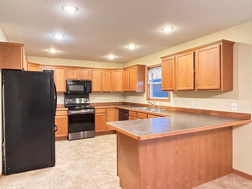 10123 Hawk Dr, Freeland, MI, 48623-8754 | Card Image