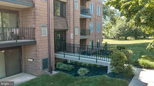 81 Oakridge Dr, LANGHORNE, PA, 19047-1037 | Card Image
