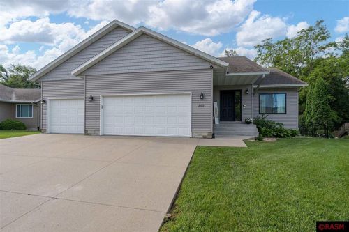 305 Tanager Rd, Mankato, MN, 56001-6247 | Card Image