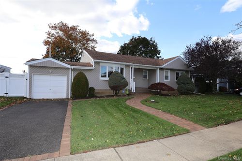 726 Meisser St, Franklin Square, NY, 11010-4104 | Card Image