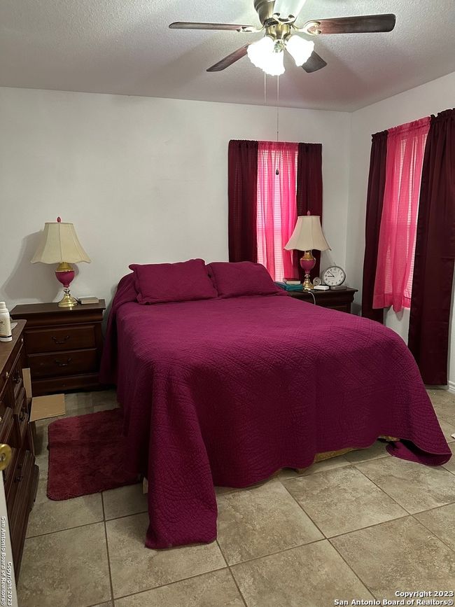 429 Wingate St, House other with 2 bedrooms, 2 bathrooms and null parking in La Pryor TX | Image 6