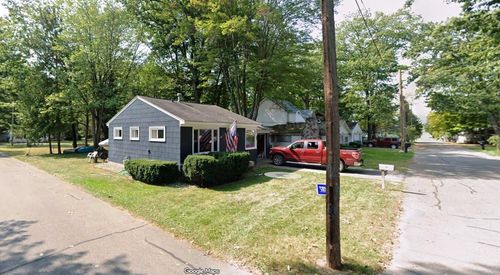 201 Beechwood Ave, Houghton Lake, MI, 48629-9326 | Card Image
