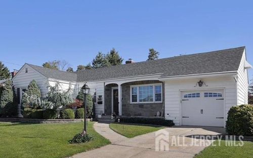 824 Evergreen Ct, North Brunswick, NJ, 08902-2337 | Card Image