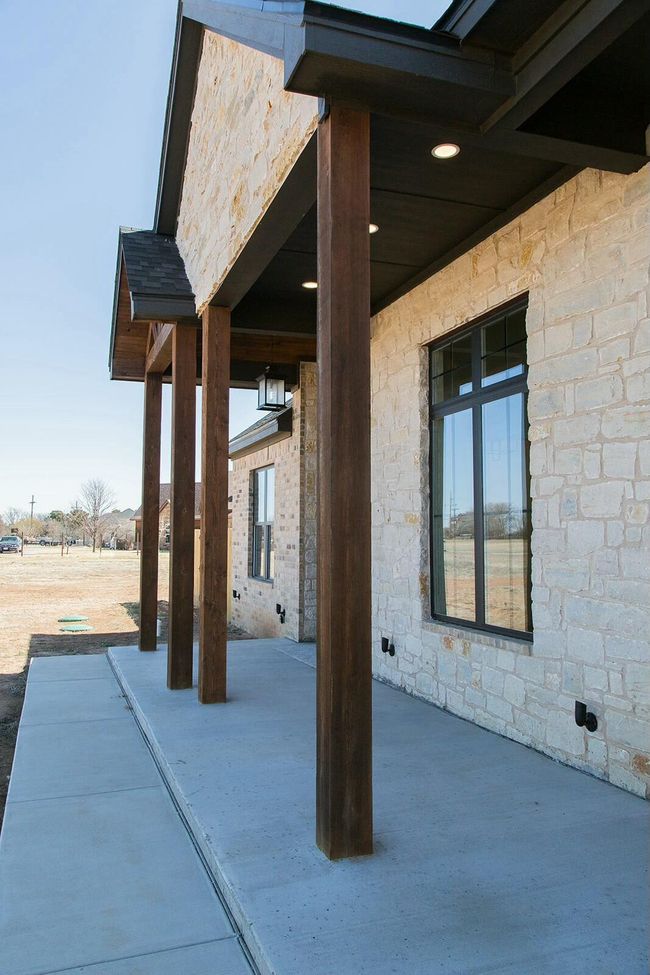 7211 W 12 Th St, House other with 3 bedrooms, 2 bathrooms and null parking in Plainview TX | Image 4