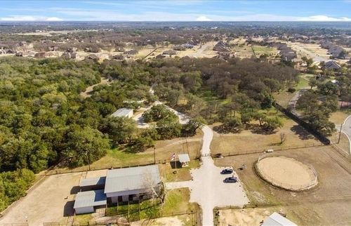 401 County Road 246, Florence, TX, 76527-4727 | Card Image
