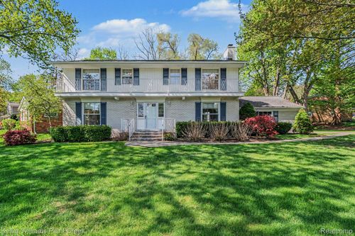914 Croydon Rd, Rochester Hills, MI, 48309-2522 | Card Image