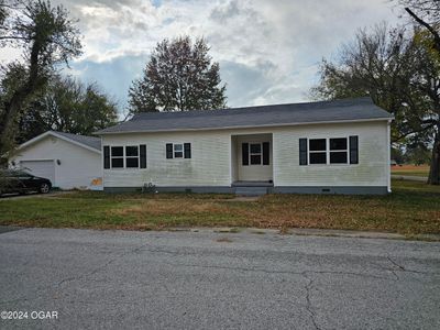 1101 E 18th Street, House other with 3 bedrooms, 2 bathrooms and null parking in Lamar MO | Image 2