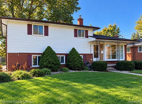 39001 Richland St, Livonia, MI, 48150-2472 | Card Image