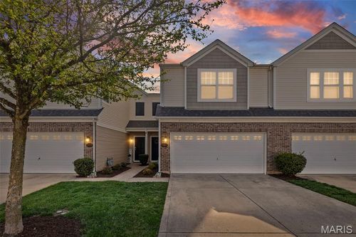 1933 Celebration Park Cir, Belleville, IL, 62220-3268 | Card Image