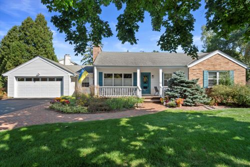 9040 N Lake Dr, Bayside, WI, 53217-1974 | Card Image