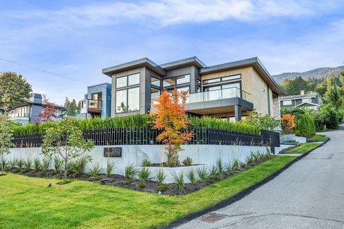 2423 Mathers Ave, West Vancouver, BC, V7V2H9 | Card Image