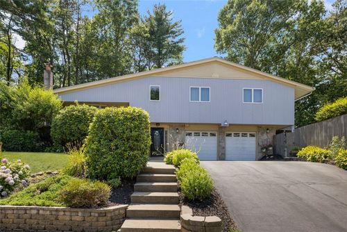 110 Dean Ave, Smithfield, RI, 02917-3635 | Card Image