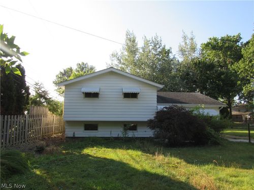 596 Terrace Plz, Willowick, OH, 44095-4202 | Card Image
