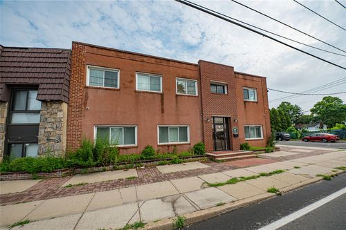 837 Old Country Rd, Westbury, NY, 11590-5536 | Card Image