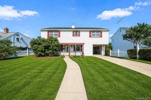 120 Ranch Ln, Levittown, NY, 11756-4600 | Card Image