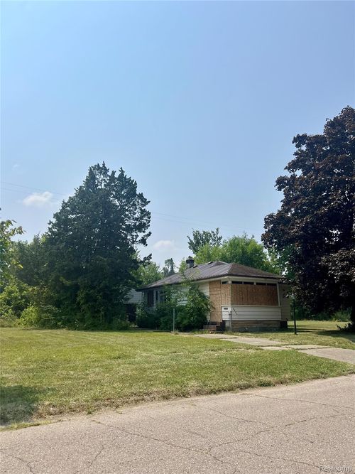 2425 Clement St, Flint, MI, 48504-7309 | Card Image