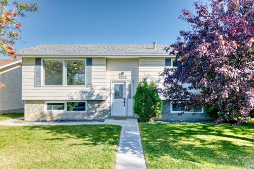 4223 40 Ave, Stony Plain, AB, T7Z1J7 | Card Image