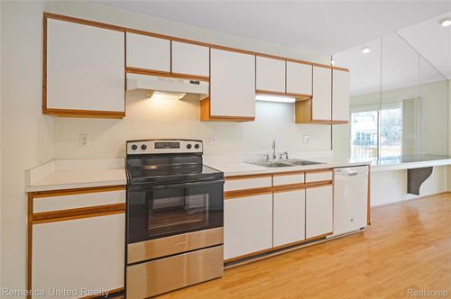 263 Whispering Hl, Commerce Township, MI, 48390-3960 | Card Image